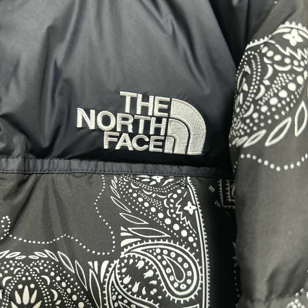 THE NORTH FACE(ザノースフェイス)のノースフェイス ヌプシ メンズ  S バンダナ柄 ペイズリー柄　海外限定 メンズのジャケット/アウター(ダウンジャケット)の商品写真