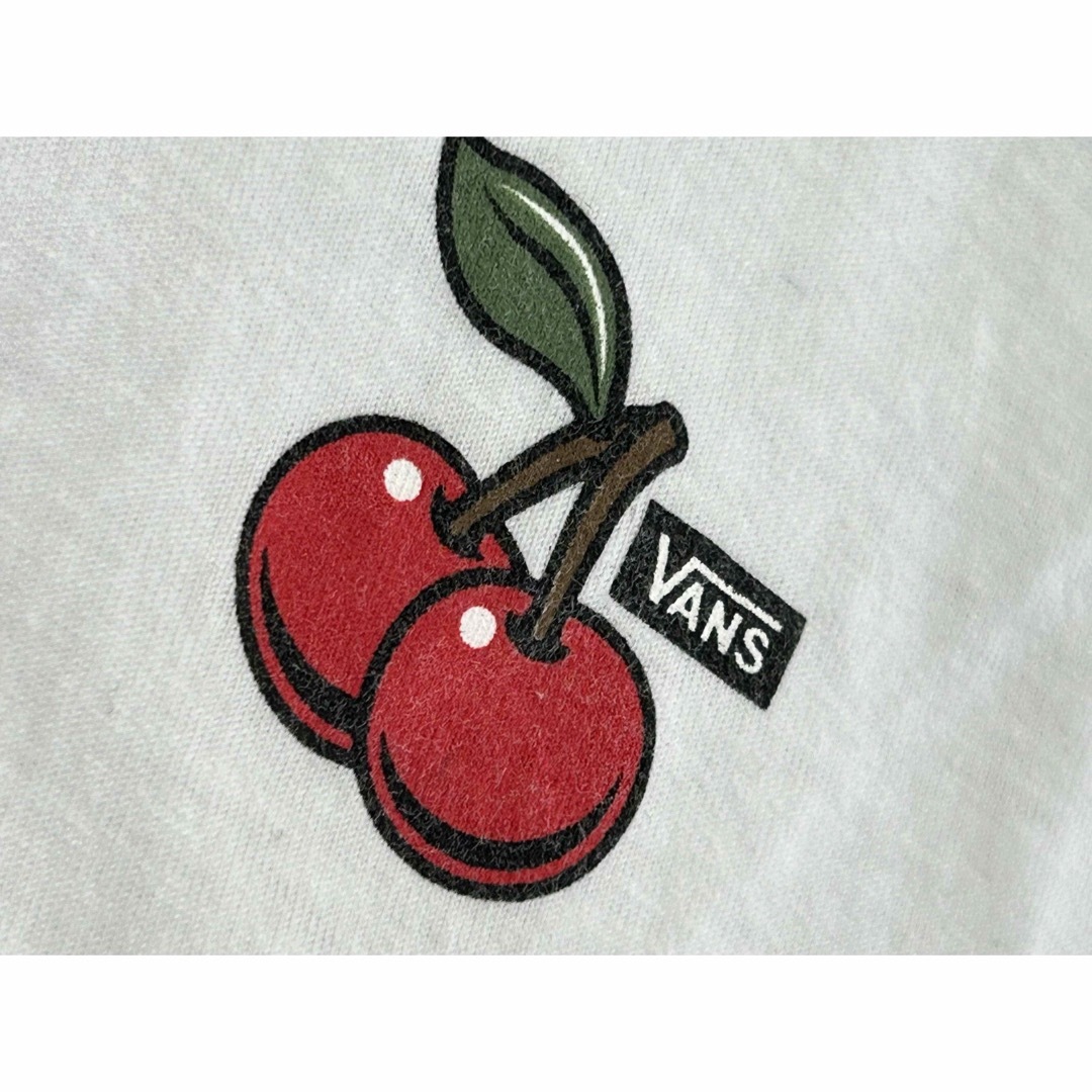 VANS(ヴァンズ)のVANS バンズ　さくらんぼ柄スリーブ　CLASSIC FIT長袖Tシャツ　L メンズのトップス(Tシャツ/カットソー(七分/長袖))の商品写真