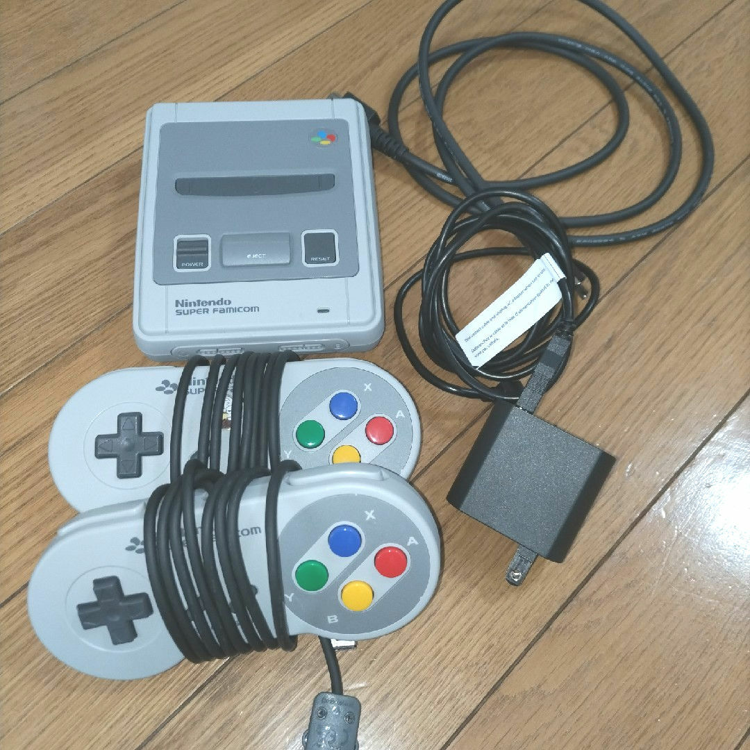 任天堂(ニンテンドウ)のニンテンドー　クラシック　ミニ　スーパーファミコン エンタメ/ホビーのゲームソフト/ゲーム機本体(家庭用ゲーム機本体)の商品写真