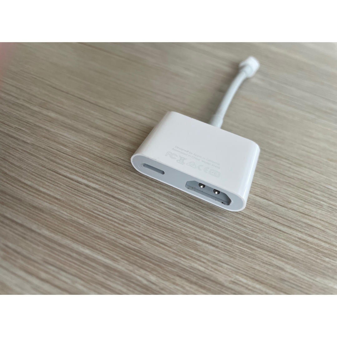 iPhone(アイフォーン)の【Apple純正】Lightning - Digital AVアダプタ　HDMI スマホ/家電/カメラのスマホアクセサリー(その他)の商品写真