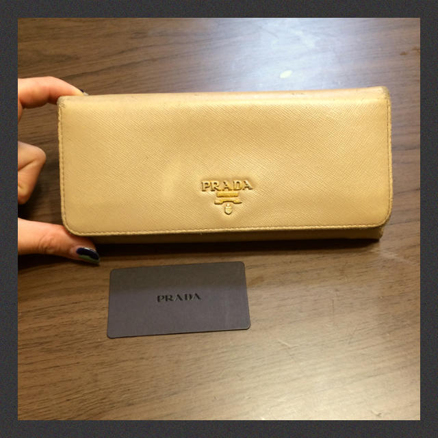 PRADA(プラダ)のPRADA サフィアーノベージュ 長財布 レディースのファッション小物(財布)の商品写真