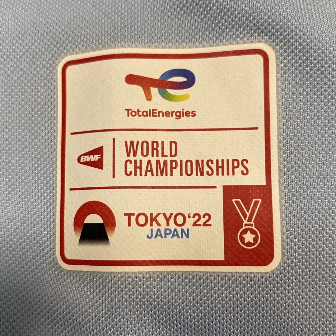 YONEX(ヨネックス)のYONEX 2022年世界選手権　記念ポロシャツ【ユニOサイズ】 メンズのトップス(ポロシャツ)の商品写真