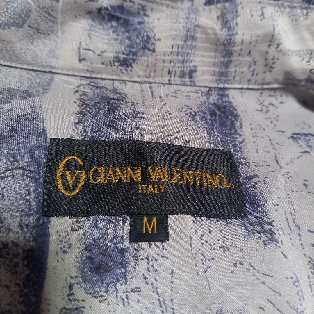 GIANNI VALENTINO(ジャンニバレンチノ)のGIANNI VALENTINO絹100シャツ長袖灰紺レトロ総柄M新品タグ付 メンズのトップス(シャツ)の商品写真