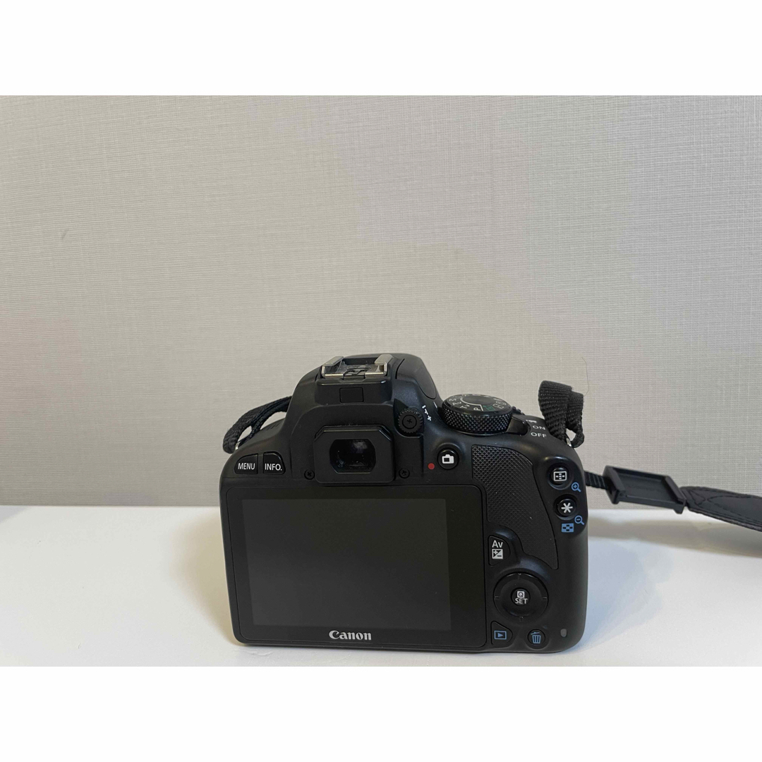 Canon(キヤノン)のキヤノンCanonデジタル一眼レフカメラEOS Kiss X7ダブルズームキット スマホ/家電/カメラのカメラ(デジタル一眼)の商品写真