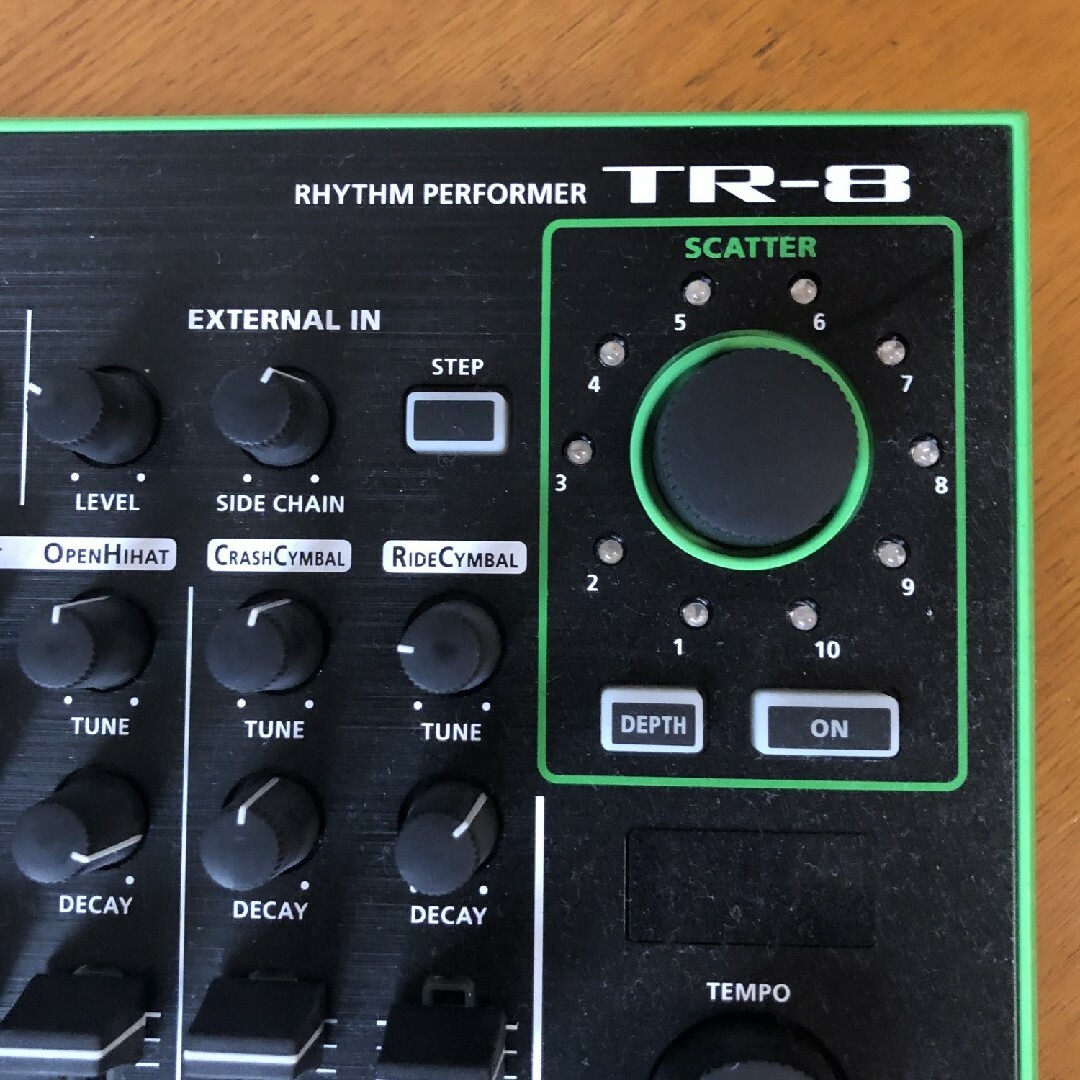 ROLAND  TR-8  新品同様、動作良好。 楽器のDTM/DAW(音源モジュール)の商品写真