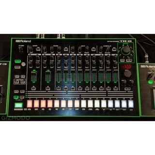 ROLAND  TR-8  新品同様、動作良好。(音源モジュール)