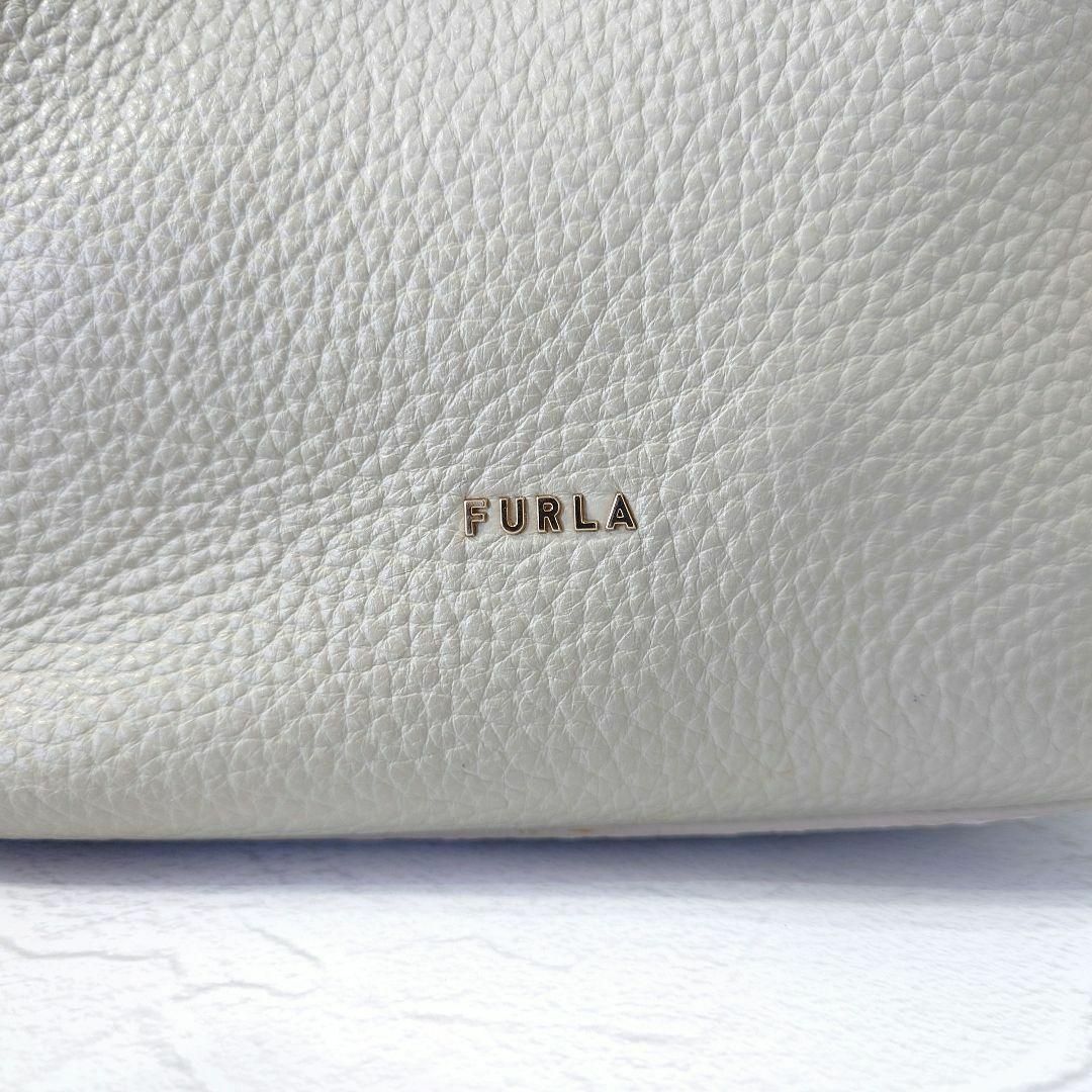 Furla(フルラ)のFURLA FURLA フルラ　レザーハンドバッグ　2Way シボ革　グレージュ レディースのバッグ(ショルダーバッグ)の商品写真