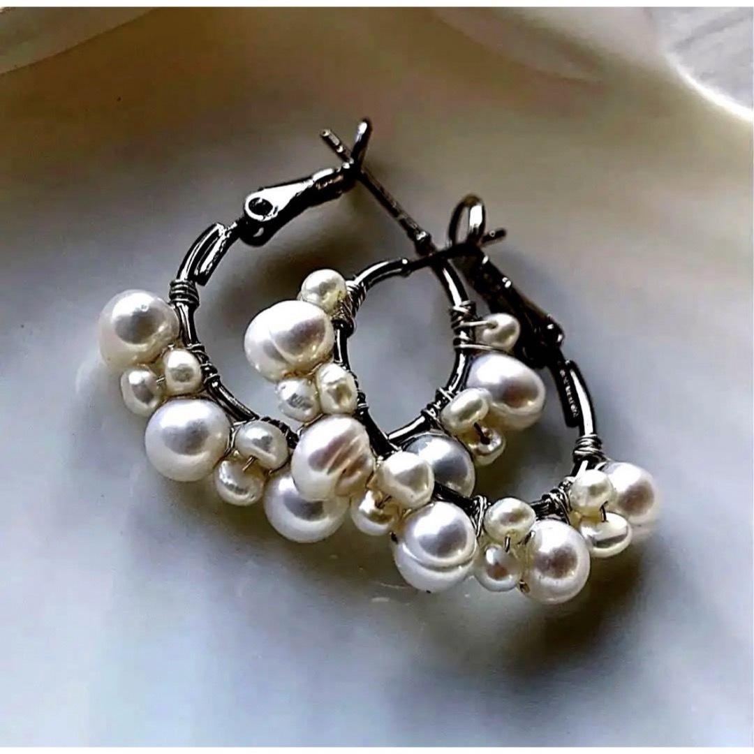 淡水真珠のつぶつぶフープピアス　真っ白なパールが可愛い爽やかサマーピアス ハンドメイドのアクセサリー(ピアス)の商品写真