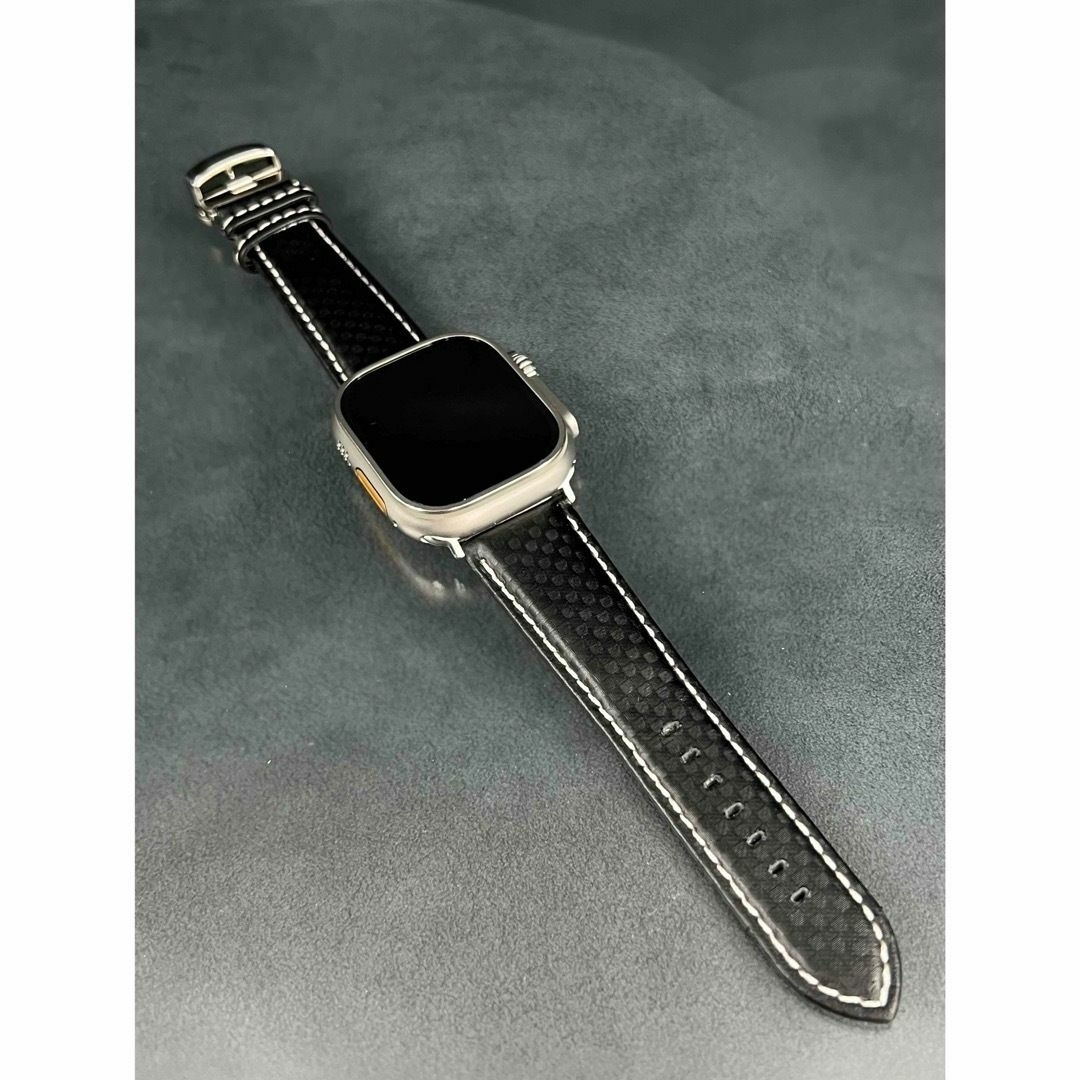 アップルウォッチ　ブラック/ホワイト　カーボンレザーベルト　24mm幅広モデル メンズの時計(レザーベルト)の商品写真