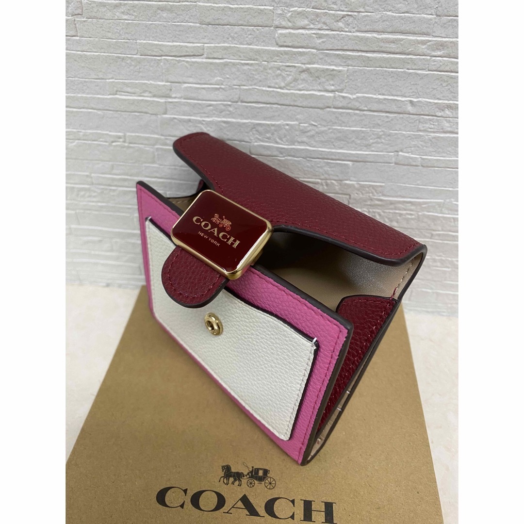 COACH(コーチ)の[新品未使用]✨COACHバイカラー二つ折り財布✨ミニ財布 レディースのファッション小物(財布)の商品写真