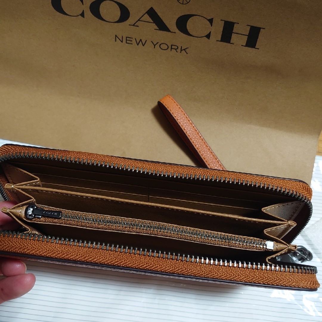 COACH(コーチ)のCOACH　長財布　新品　未使用　馬車 レディースのファッション小物(財布)の商品写真