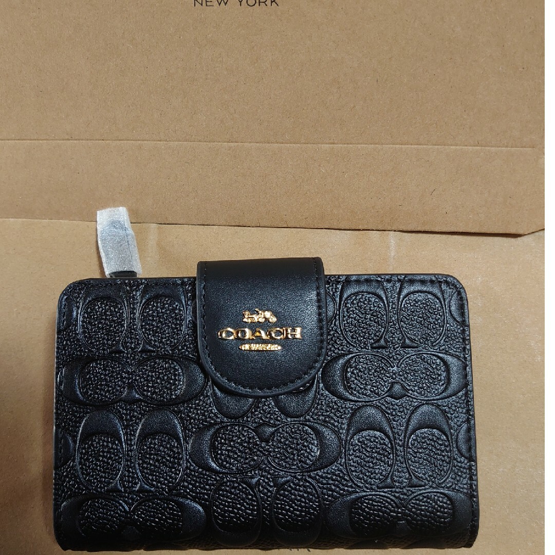 COACH(コーチ)のCOACH　新品　未使用　二つ折り財布 レディースのファッション小物(財布)の商品写真