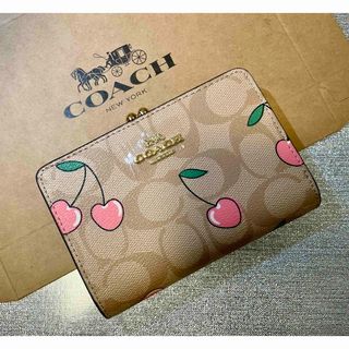 コーチ(COACH)のCOACH  コーチ　二つ折り　コンパクト　財布　チェリー　未使用品(財布)