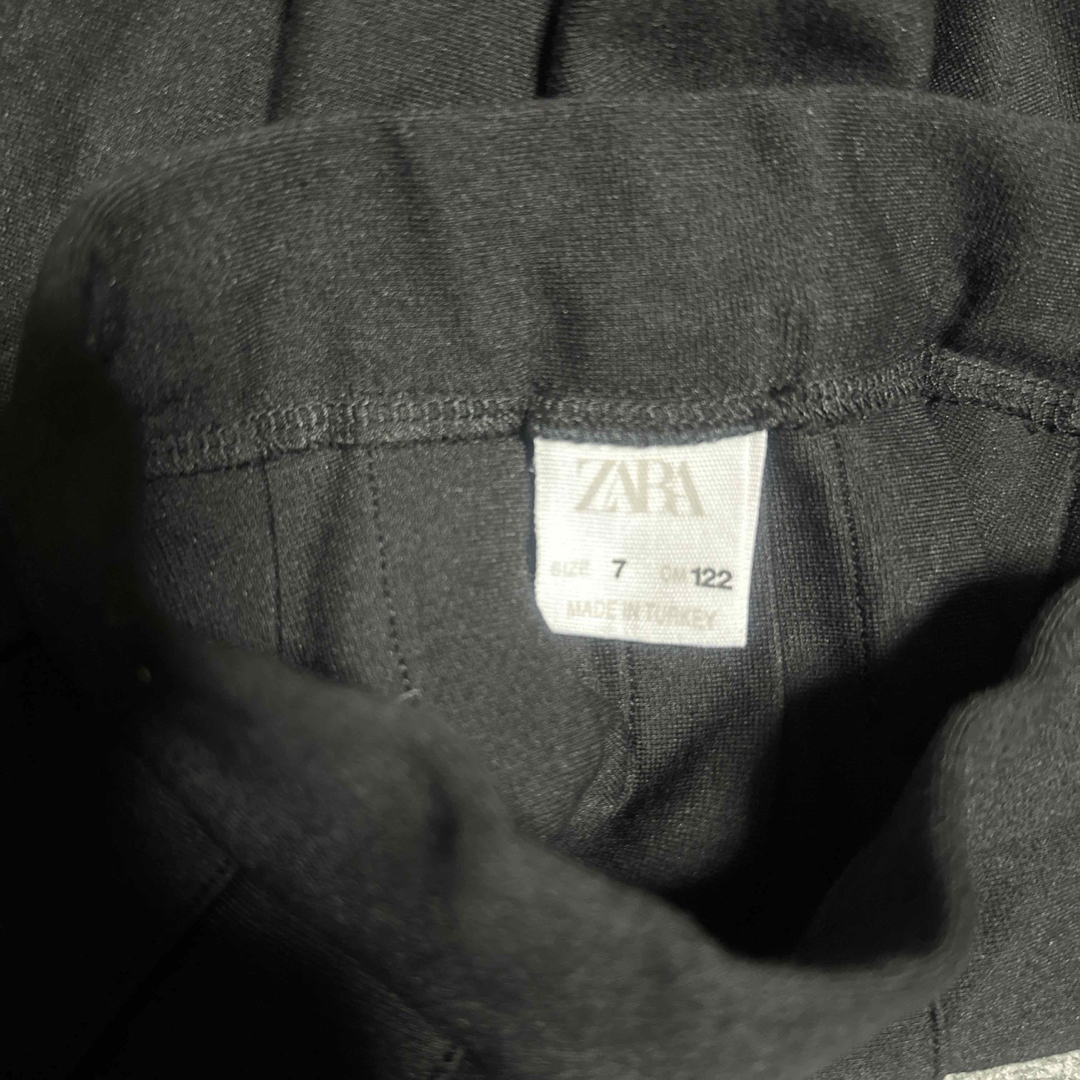 ZARA(ザラ)のZARA ボックスプリーツスカート キッズ/ベビー/マタニティのキッズ服女の子用(90cm~)(スカート)の商品写真