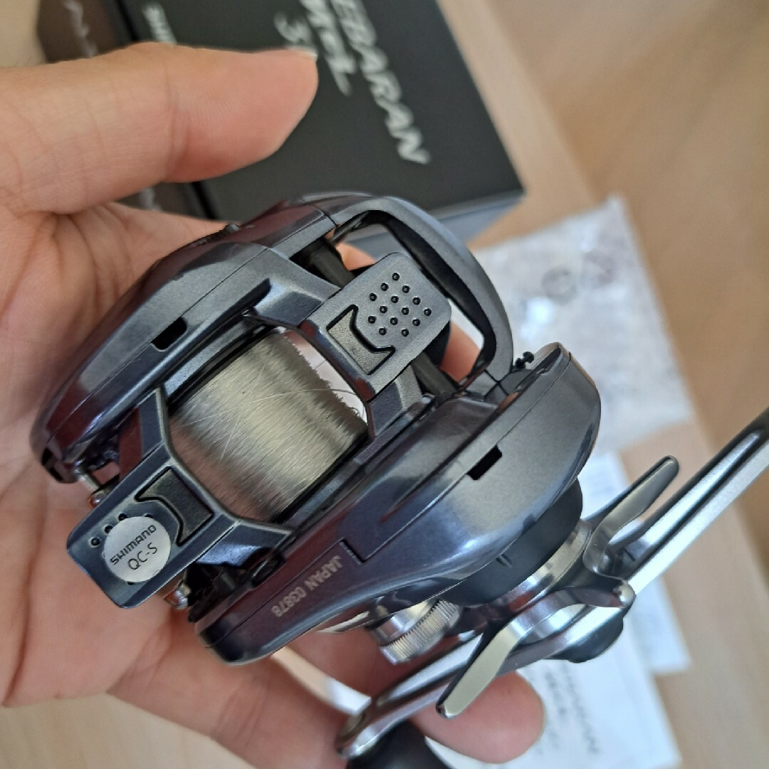 SHIMANO(シマノ)のシマノ SHIMANO 18 アルデバラン MGL 31 L 左巻き 0387… スポーツ/アウトドアのフィッシング(リール)の商品写真