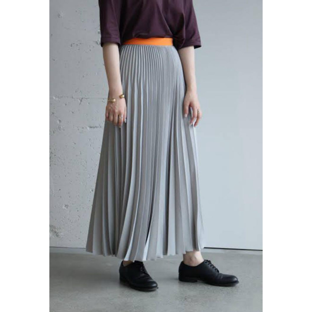 Graphpaper(グラフペーパー)の美品 Graphpaper Satin long pleats skirt レディースのスカート(ロングスカート)の商品写真