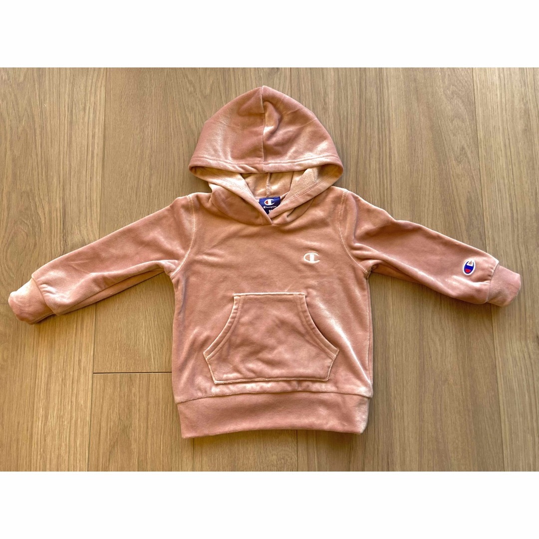 Champion(チャンピオン)の【ほぼ未使用】Champion ベロアパーカー　ピンク　90 キッズ/ベビー/マタニティのキッズ服女の子用(90cm~)(Tシャツ/カットソー)の商品写真