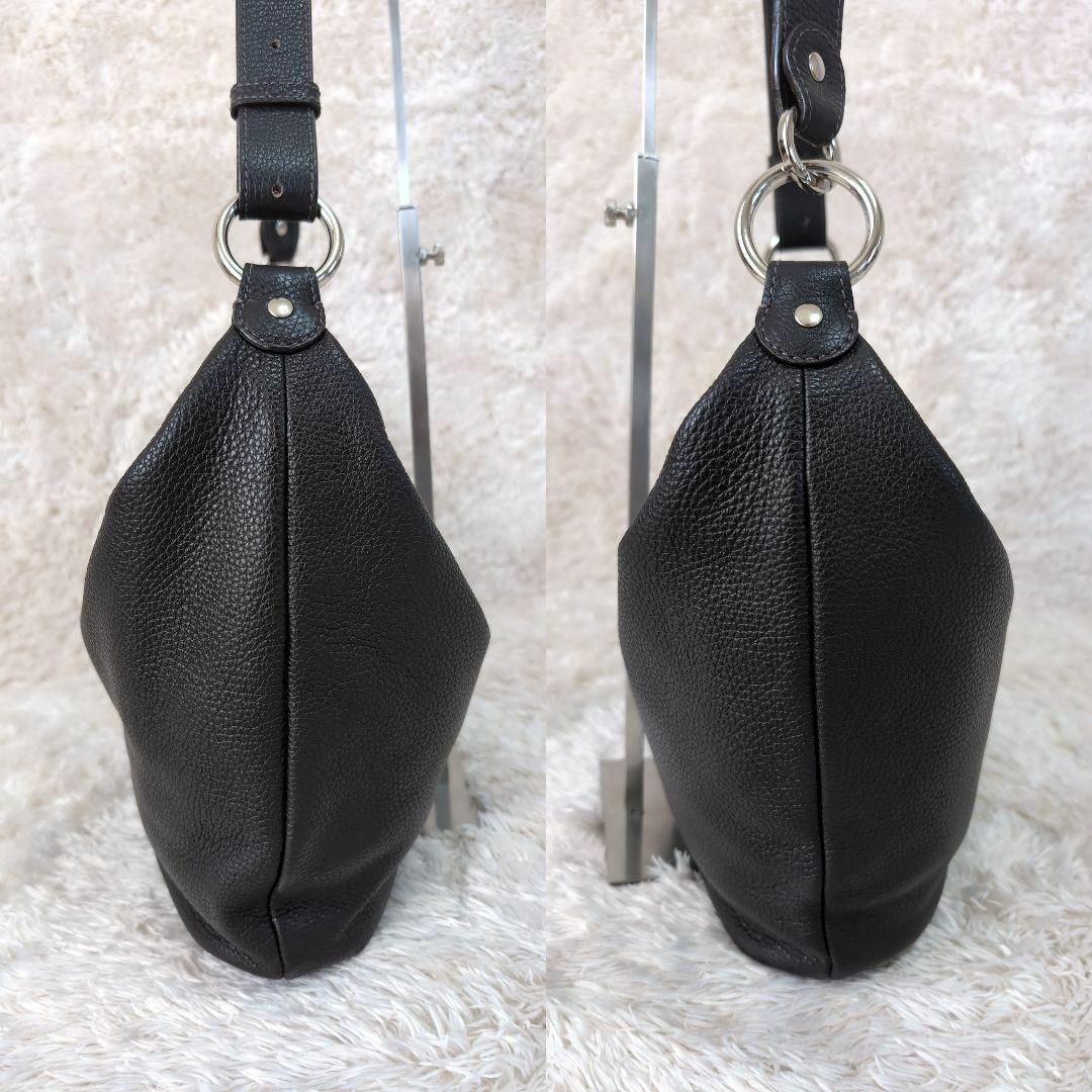 Furla(フルラ)の美品✨FURLAフルラ　シボ革　ショルダーバッグ　半月型　ブラック　男女兼用 レディースのバッグ(ショルダーバッグ)の商品写真