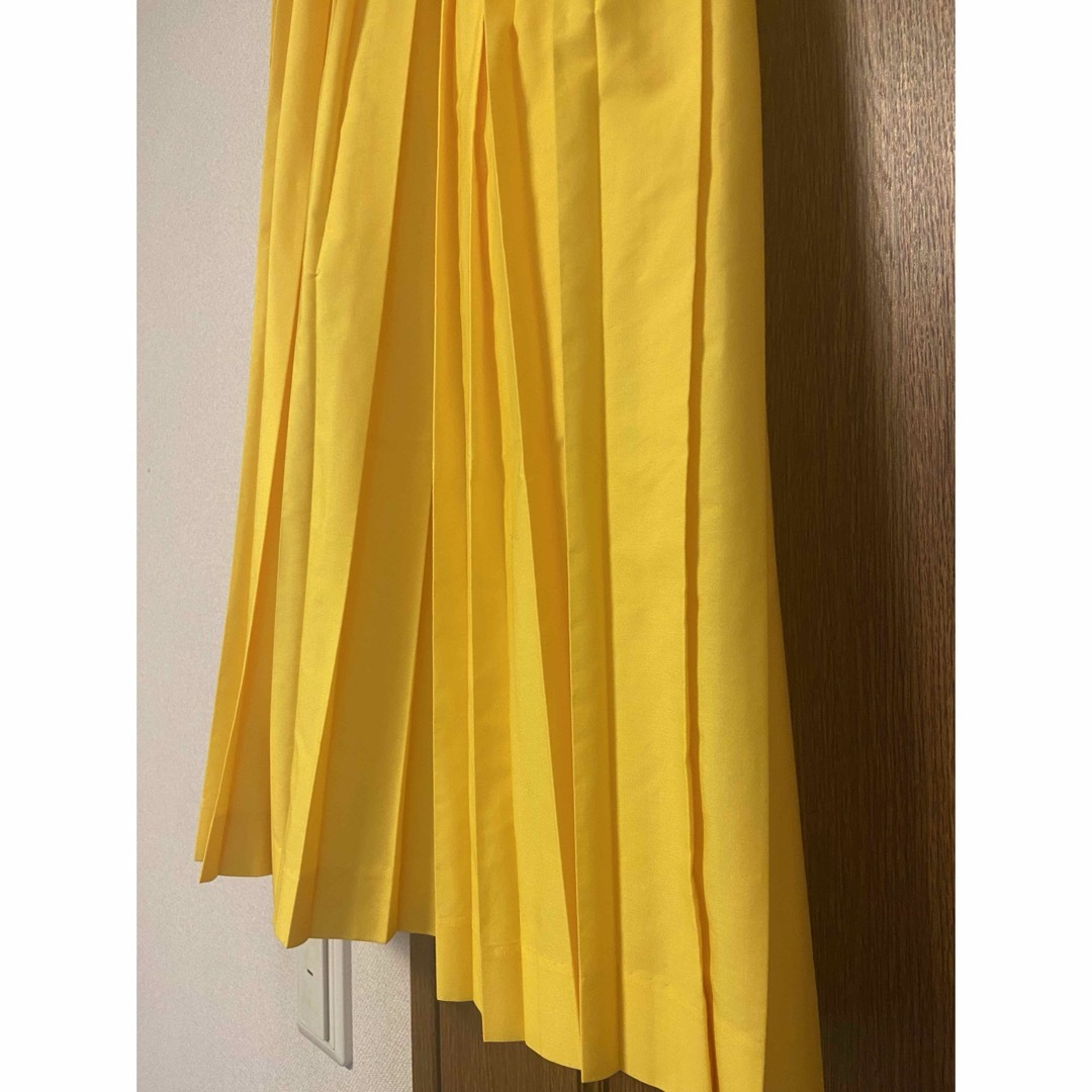 Drawer(ドゥロワー)のyori プリーツスカート　イエロー　新品タグ付き レディースのスカート(ロングスカート)の商品写真