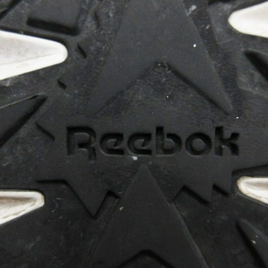 Reebok(リーボック)のリーボック インスタ ポンプフューリー スニーカー 27.5cm ブラック 靴 メンズの靴/シューズ(スニーカー)の商品写真