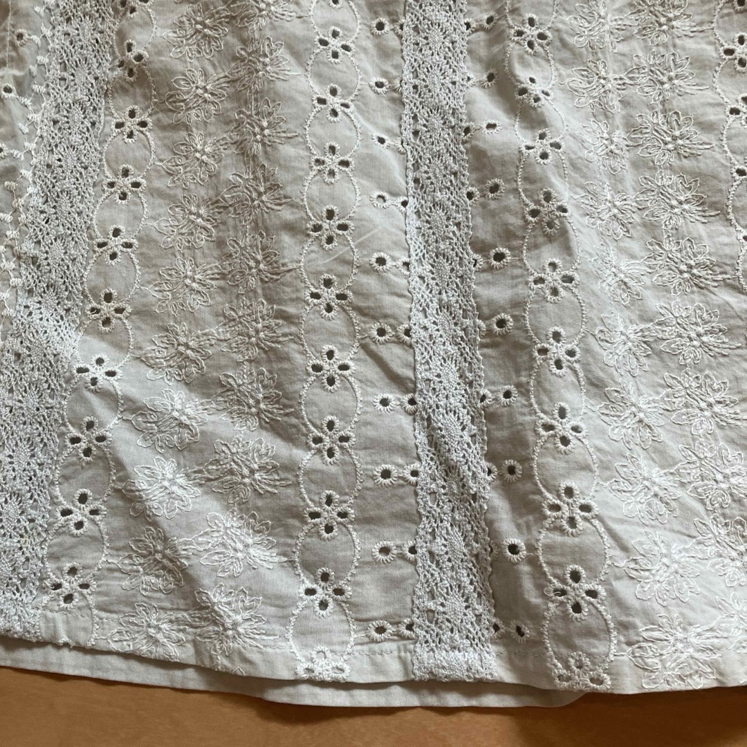 SM2(サマンサモスモス)の新品　可愛い刺繍ブラウス レディースのトップス(シャツ/ブラウス(半袖/袖なし))の商品写真