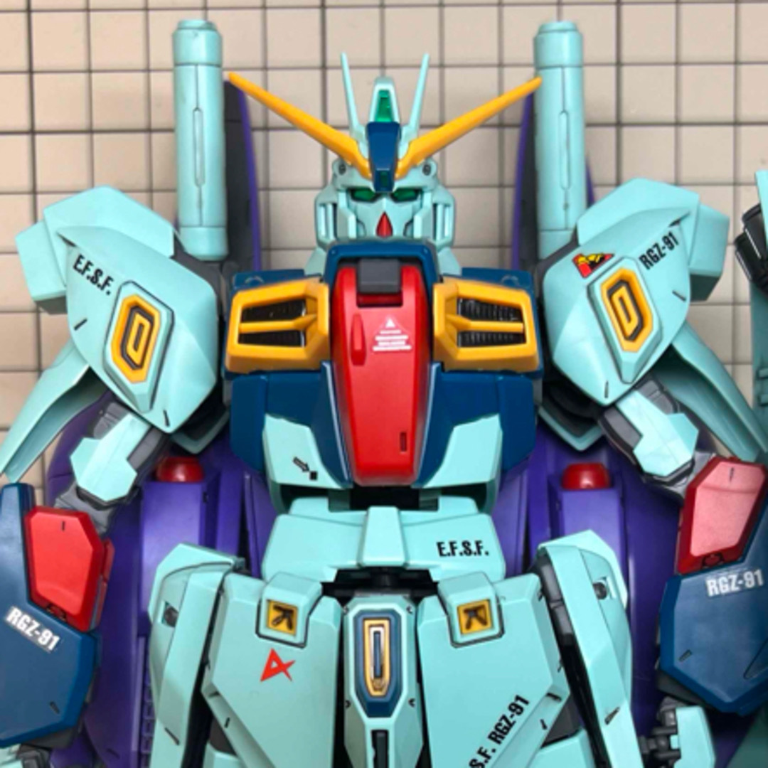 BANDAI(バンダイ)のMG リ・ガズィ・カスタム(リミテッドアイテム) ガンプラ完成品 エンタメ/ホビーのおもちゃ/ぬいぐるみ(模型/プラモデル)の商品写真