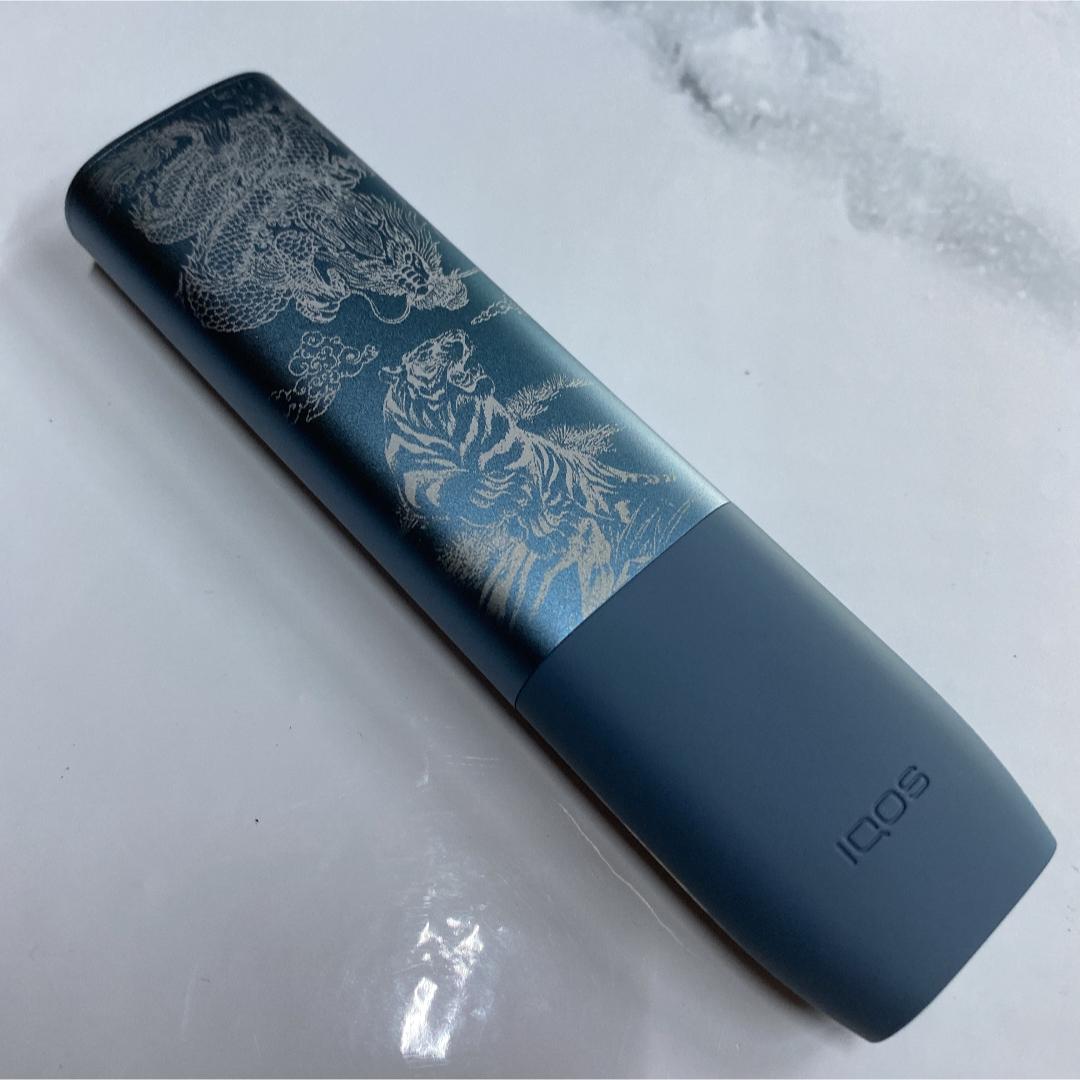 IQOS(アイコス)のiQOS ILUMA ONE イルマワン 龍虎 レーザー加工 タイガー ドラゴン メンズのファッション小物(タバコグッズ)の商品写真