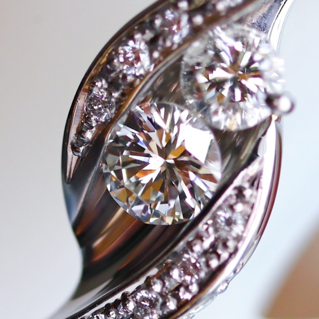 お値下げ　pt900 ダイヤモンドペンダントトップ　ダイヤモンドネックレス レディースのアクセサリー(ネックレス)の商品写真