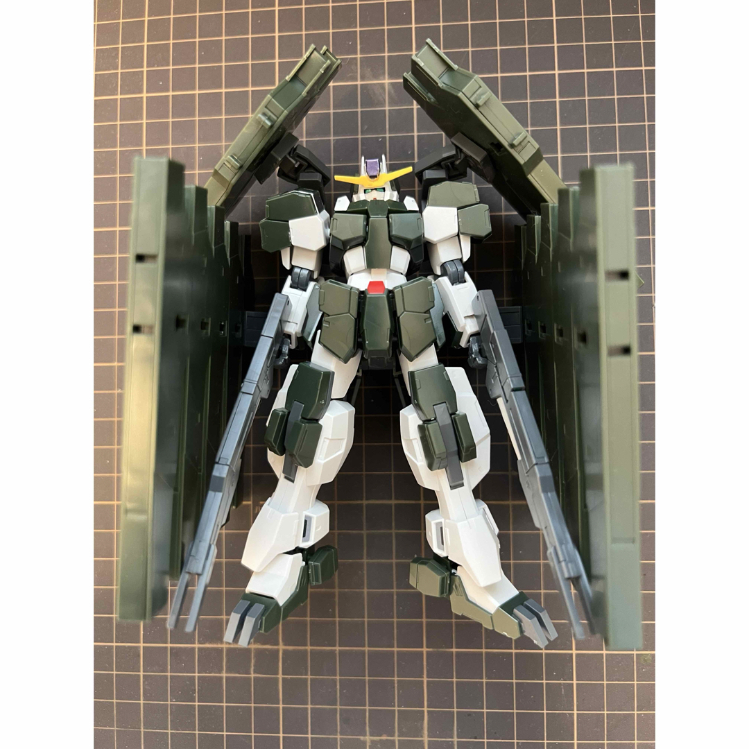 BANDAI(バンダイ)のHG ガンダムサバーニャ(最終決戦仕様) ガンプラ完成品 エンタメ/ホビーのおもちゃ/ぬいぐるみ(模型/プラモデル)の商品写真