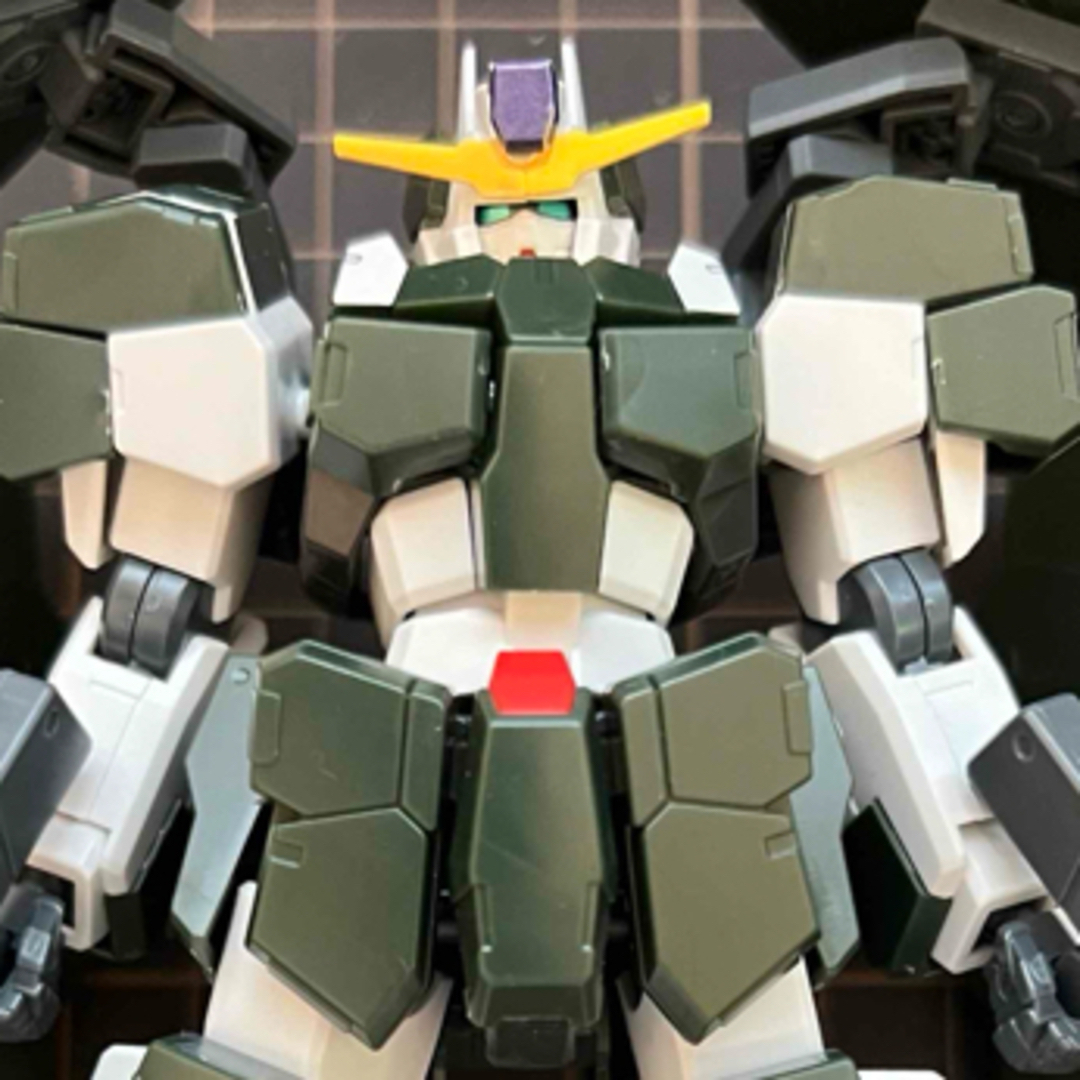 BANDAI(バンダイ)のHG ガンダムサバーニャ(最終決戦仕様) ガンプラ完成品 エンタメ/ホビーのおもちゃ/ぬいぐるみ(模型/プラモデル)の商品写真