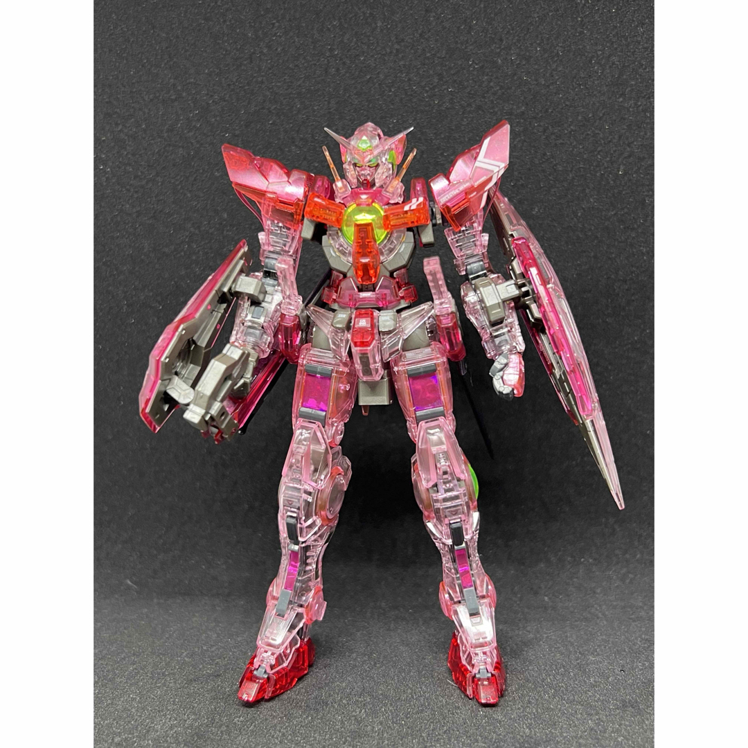 BANDAI(バンダイ)のRG ガンダムベース限定エクシア(トランザムクリア) ガンプラ完成品 エンタメ/ホビーのおもちゃ/ぬいぐるみ(模型/プラモデル)の商品写真