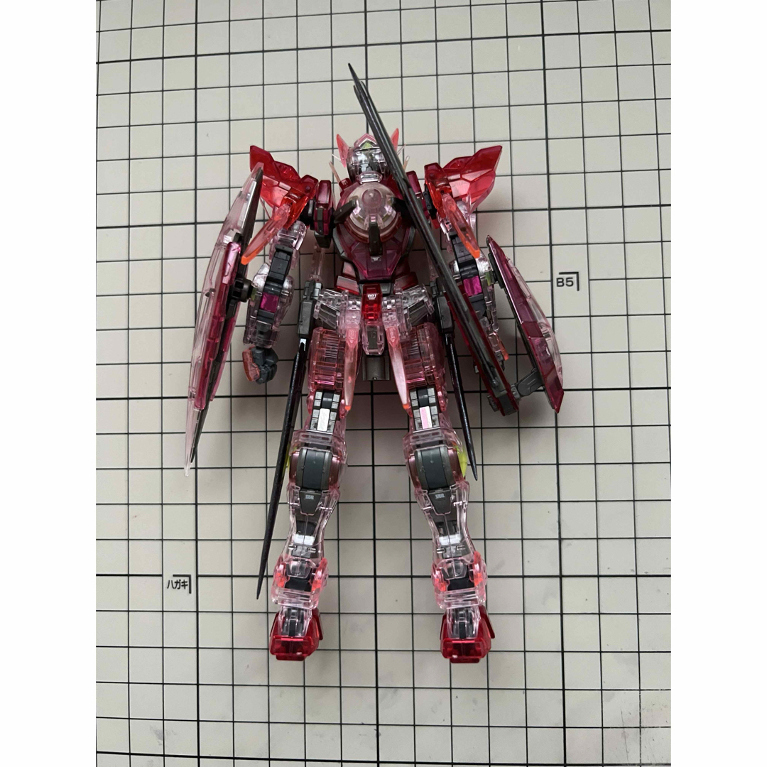 BANDAI(バンダイ)のRG ガンダムベース限定エクシア(トランザムクリア) ガンプラ完成品 エンタメ/ホビーのおもちゃ/ぬいぐるみ(模型/プラモデル)の商品写真