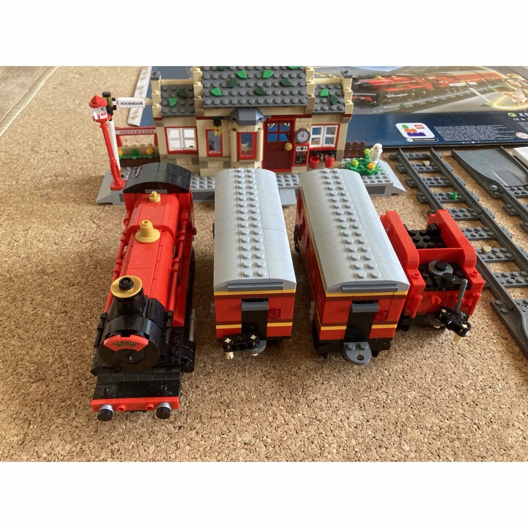 Lego(レゴ)の【LEGO】ハリーポッター　ホグワーツ特急とホグズミード駅76423 エンタメ/ホビーのおもちゃ/ぬいぐるみ(模型/プラモデル)の商品写真