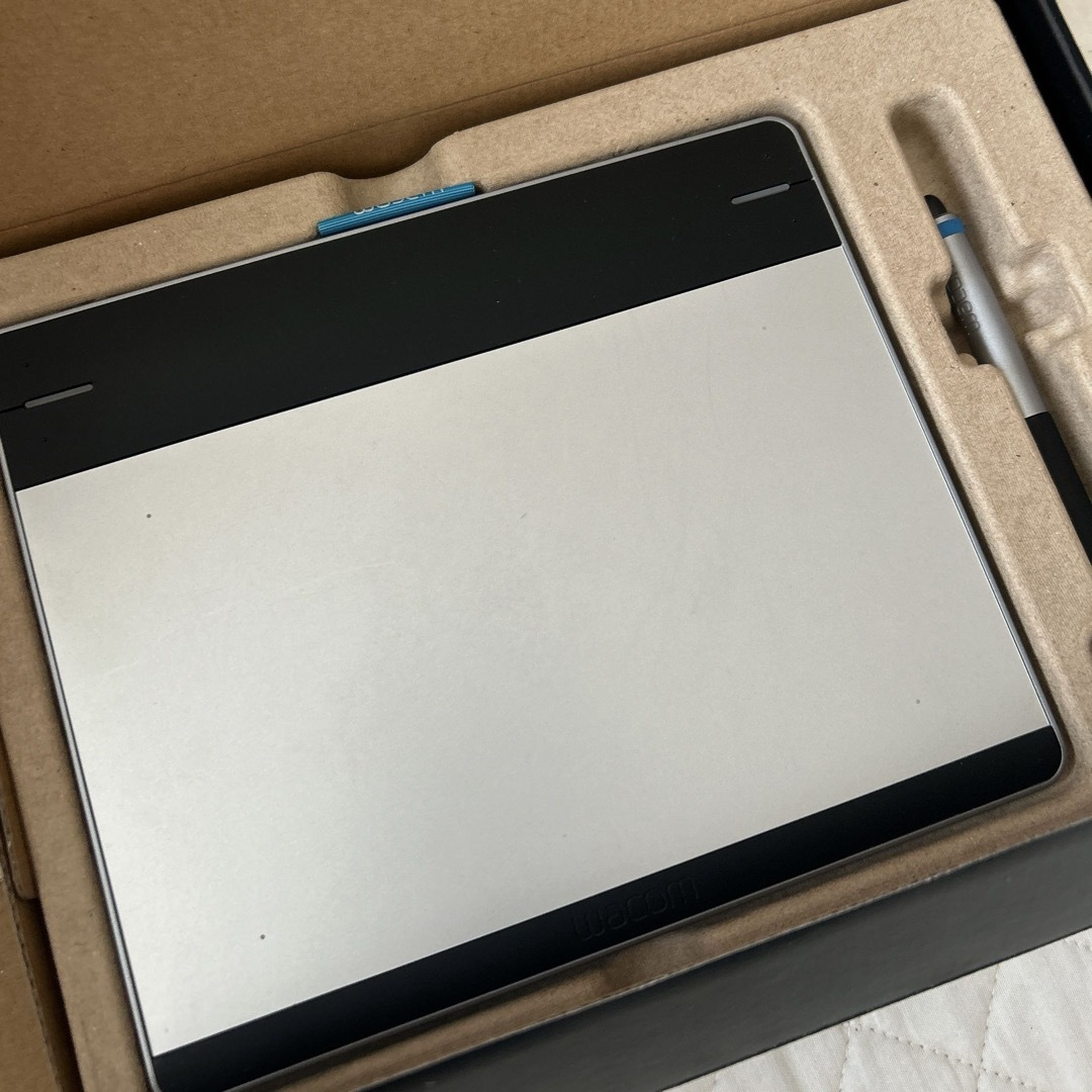 Wacom(ワコム)のWacom intuos CTH-480/S1 板タブ ペンタブ スマホ/家電/カメラのPC/タブレット(タブレット)の商品写真