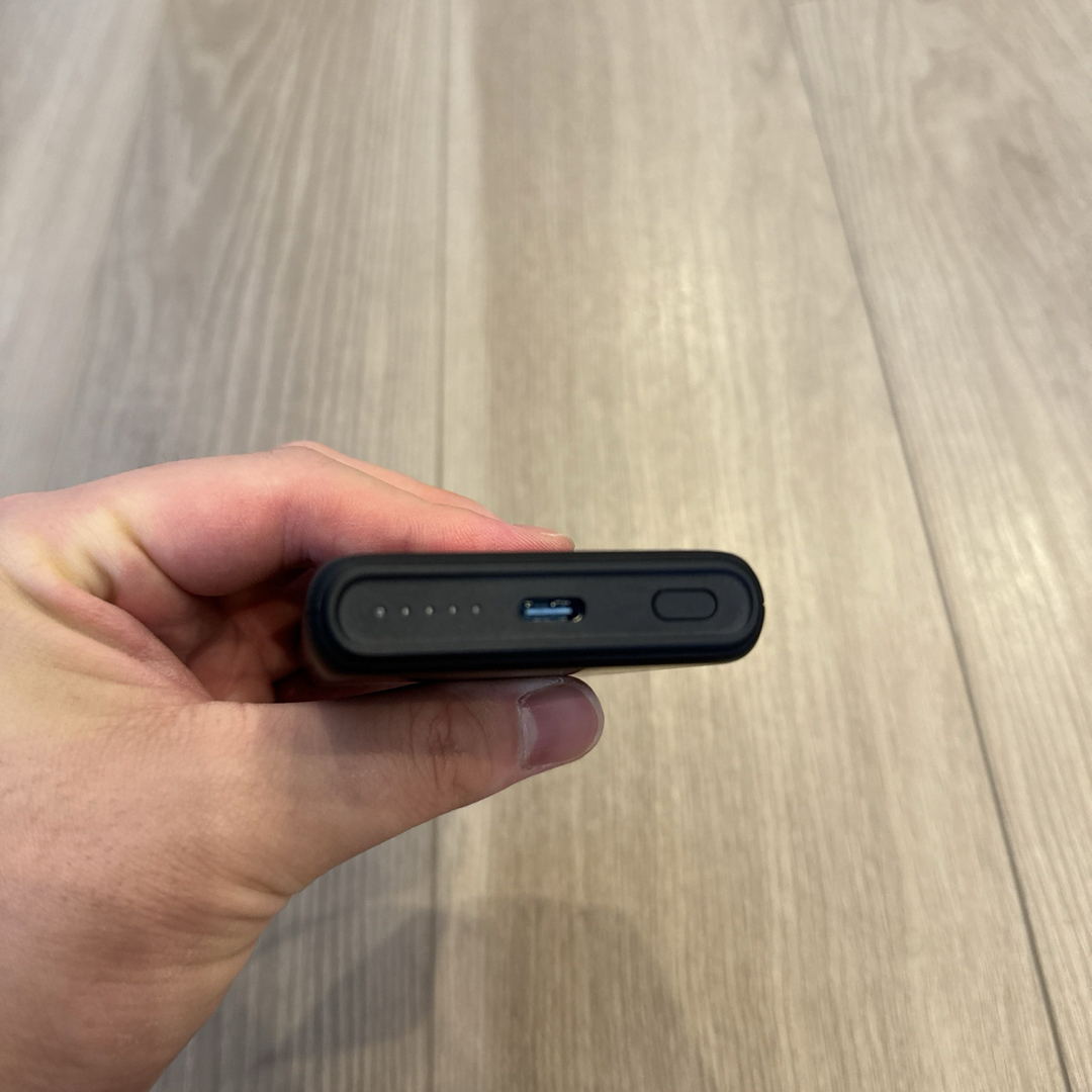 Anker PowerCore Magnetic 5000 スマホ/家電/カメラのスマートフォン/携帯電話(バッテリー/充電器)の商品写真