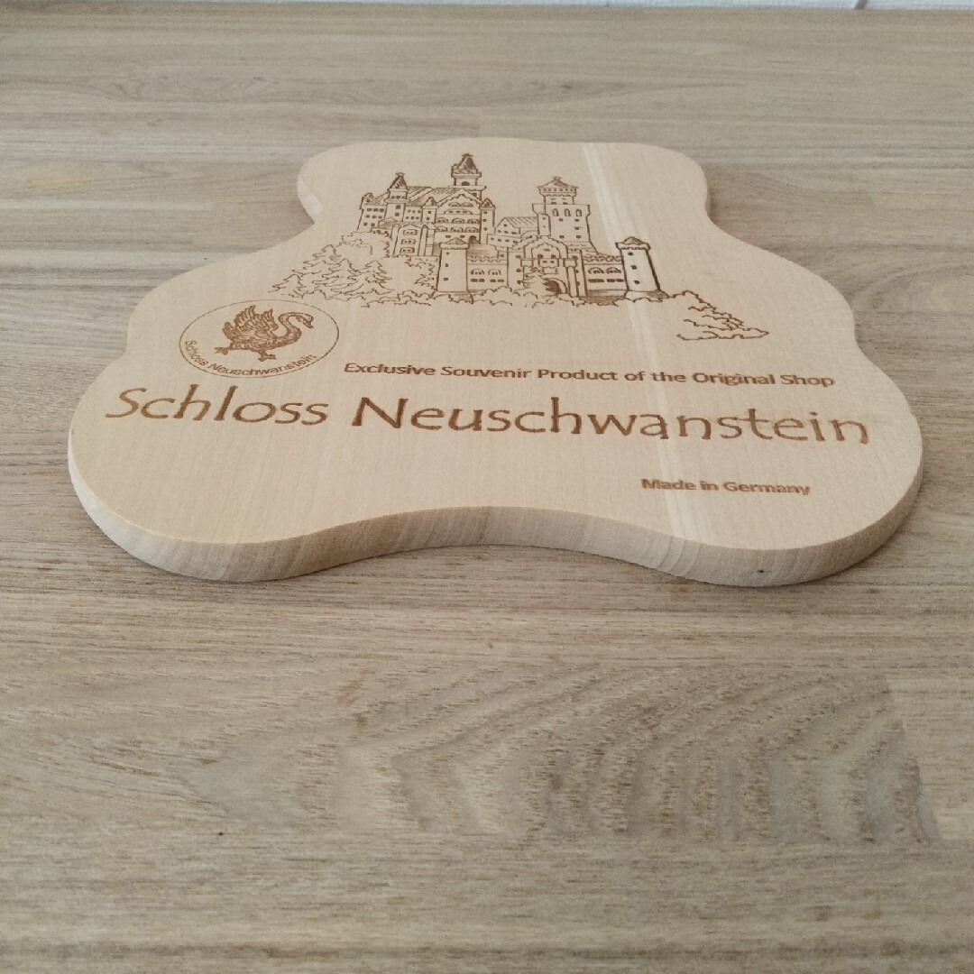 ドイツ土産ノイシュバンシュタイン城 カッティングボード インテリア/住まい/日用品のインテリア小物(その他)の商品写真