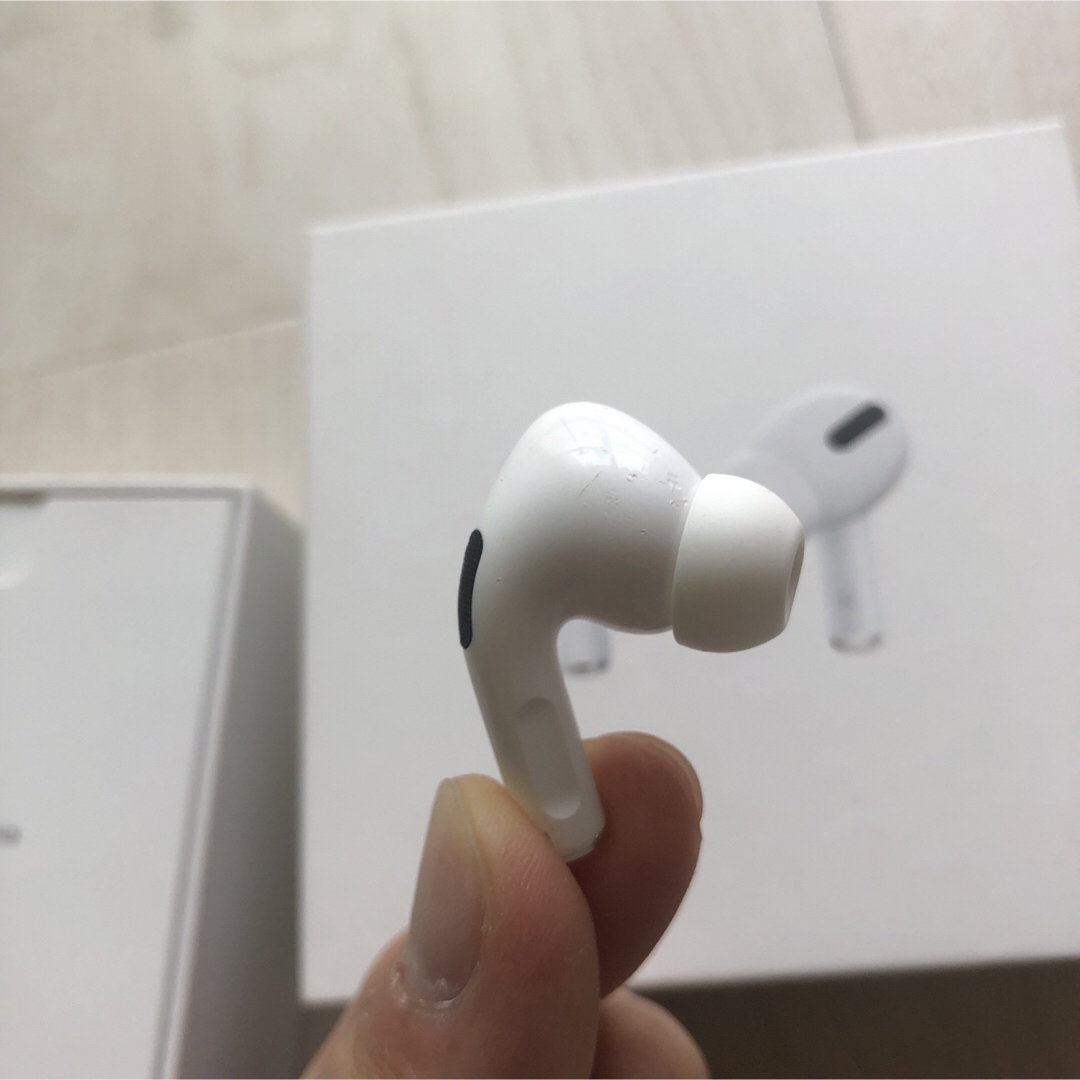 Apple(アップル)のairpods pro 第一世代　両耳　+付属品　　(ケース無し) スマホ/家電/カメラのオーディオ機器(ヘッドフォン/イヤフォン)の商品写真