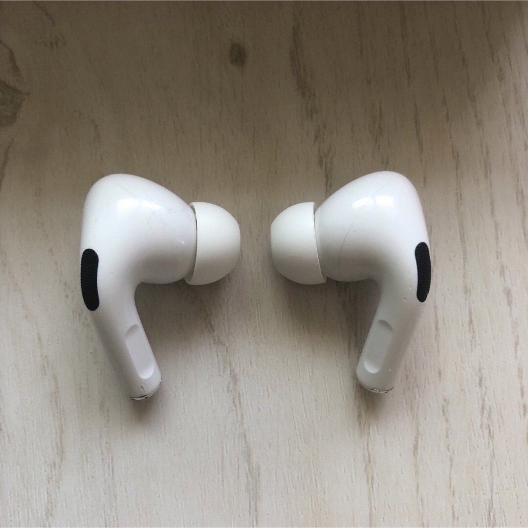 Apple(アップル)のairpods pro 第一世代　両耳　+付属品　　(ケース無し) スマホ/家電/カメラのオーディオ機器(ヘッドフォン/イヤフォン)の商品写真