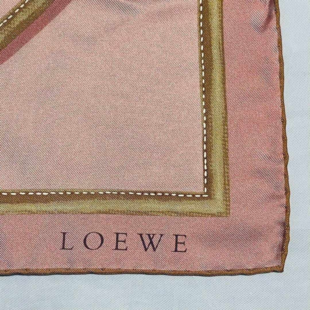 LOEWE(ロエベ)の★LOEWE★ スカーフ 大判 アナグラム レザー 花 シルク スモーキーピンク レディースのファッション小物(バンダナ/スカーフ)の商品写真