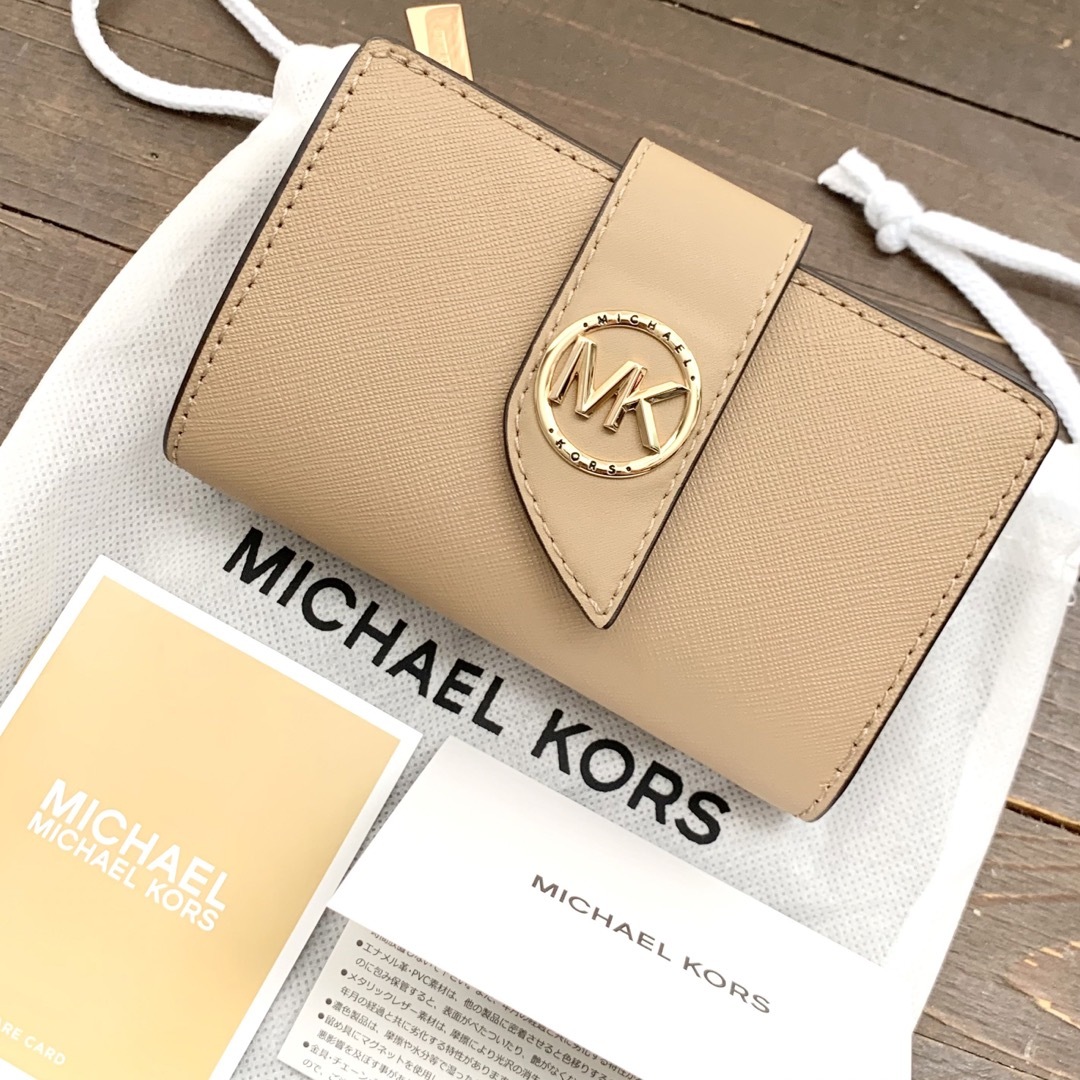 Michael Kors(マイケルコース)の新品未使用 マイケルコース Michael kors 二つ折り財布 キャメル レディースのファッション小物(財布)の商品写真