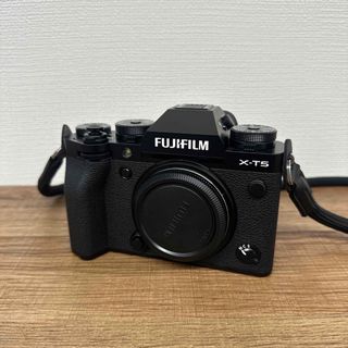 フジフイルム(富士フイルム)の【極美品】富士フイルム  X-T5 ブラック ボディ　レンズ等おまけ多数(ミラーレス一眼)