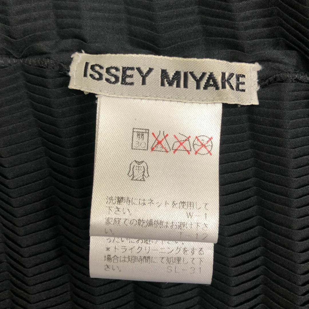 ISSEY MIYAKE(イッセイミヤケ)の☆美品☆ISSEY MIYAKE  長袖シャツ ブラウス トップス 黒 レディースのトップス(シャツ/ブラウス(長袖/七分))の商品写真