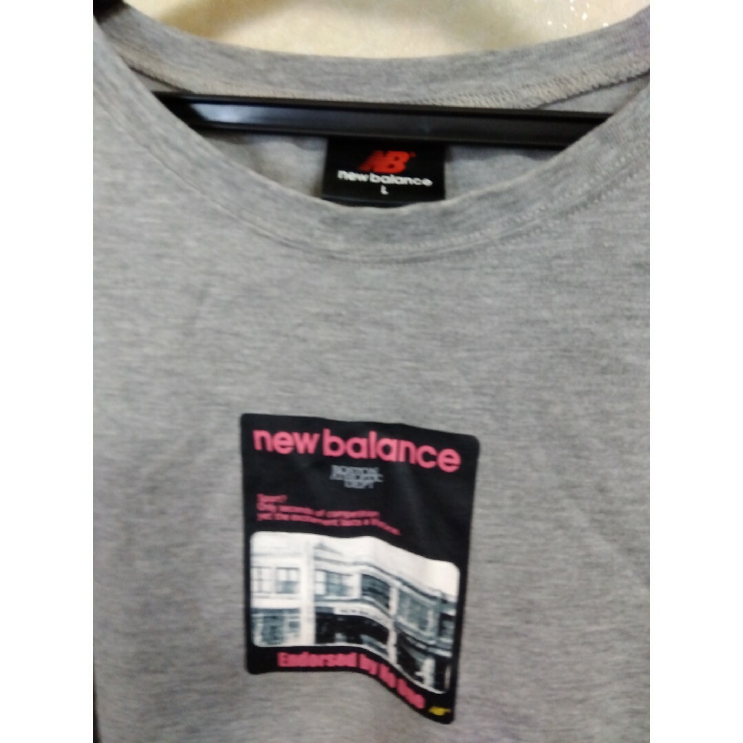 New Balance(ニューバランス)のNew Balance　レディースLサイズ　グレー レディースのトップス(Tシャツ(半袖/袖なし))の商品写真