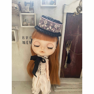 インド刺繍ブレードのカンカン帽(人形)