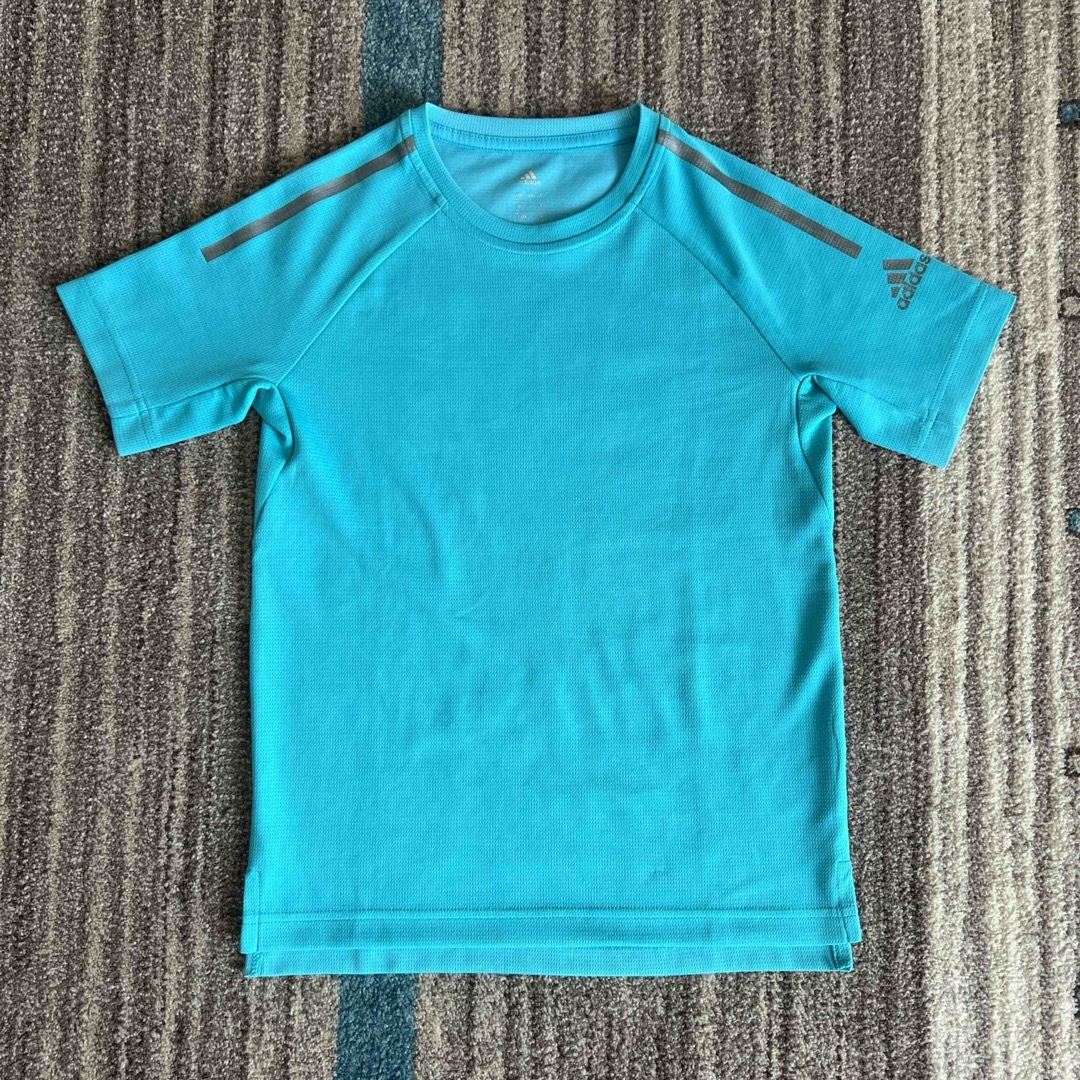 adidas(アディダス)のadidas   シャツ　半袖　140    キッズ/ベビー/マタニティのキッズ服男の子用(90cm~)(Tシャツ/カットソー)の商品写真