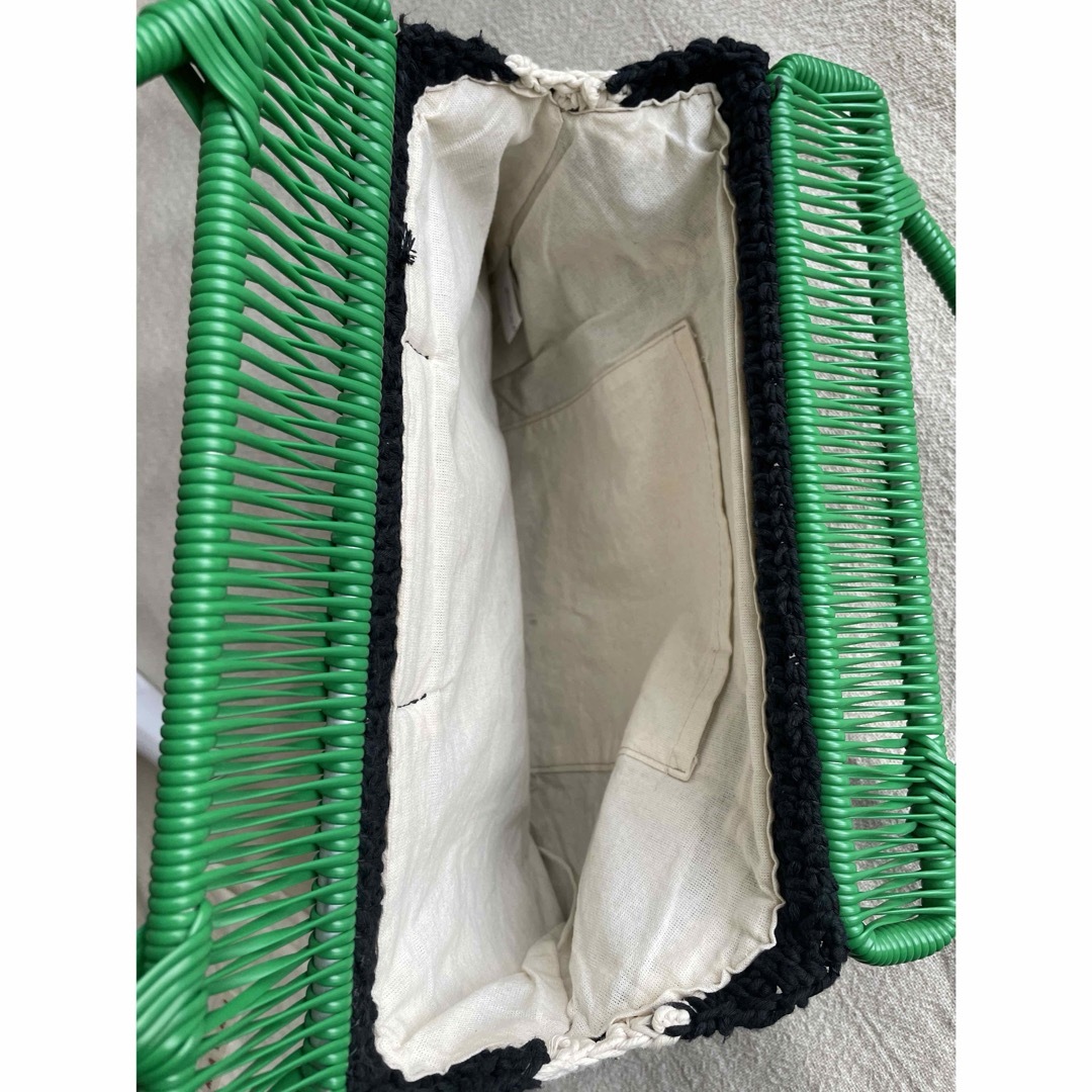 Marni(マルニ)のMARNI ブラック×グリーン クロシェニットバッグ レディースのバッグ(ハンドバッグ)の商品写真