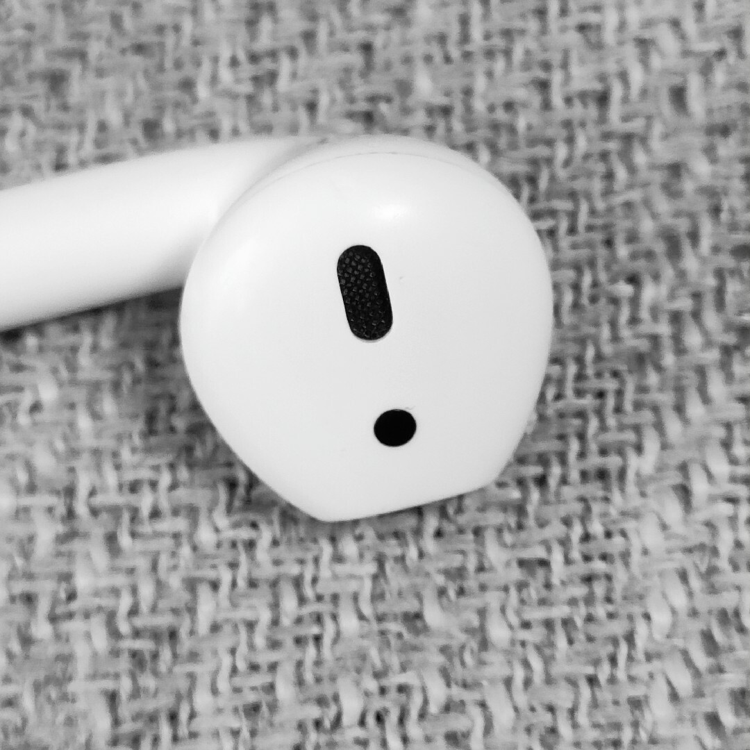 Apple(アップル)のApple AirPods 2世代 片耳 L 片方 左耳 891 スマホ/家電/カメラのオーディオ機器(ヘッドフォン/イヤフォン)の商品写真