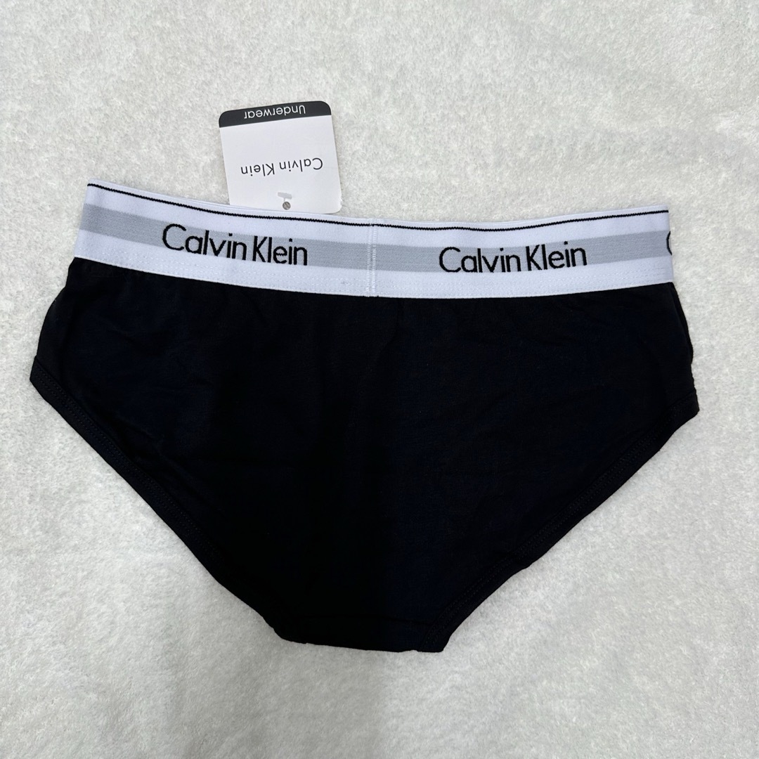 Calvin Klein(カルバンクライン)のカルバンクライン　Mサイズ　レディース タンクトップ　ショーツ レディースの下着/アンダーウェア(ブラ&ショーツセット)の商品写真