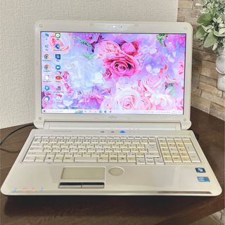 フジツウ(富士通)の【人気の白✨カメラ付】高速新品SSD/i5/すぐ使えるノートPC/美品✨初心者向(ノートPC)