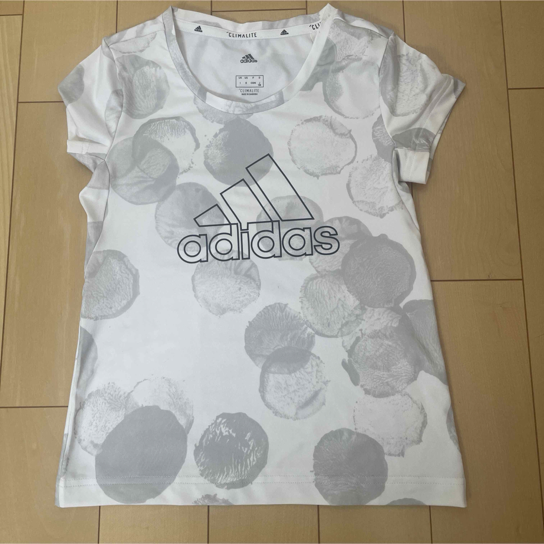 adidas(アディダス)のアディダス☆ ジュニアクルーネックＴシャツ☆サイズ130 キッズ/ベビー/マタニティのキッズ服女の子用(90cm~)(Tシャツ/カットソー)の商品写真